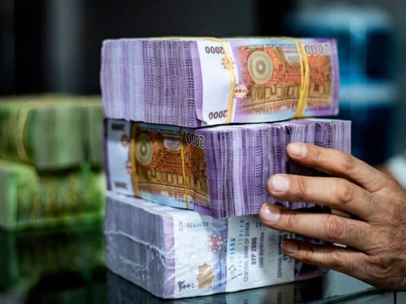 انخفاض بسعر صرف الليرة السورية...