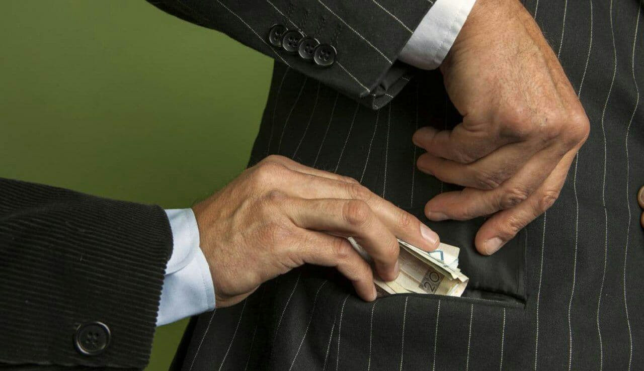 في سوريا.. فساد إداري كبير وال...