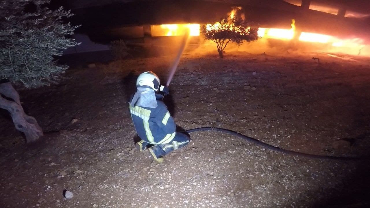 حـريق ضخم يلتهم مستودعا إغاثيا...