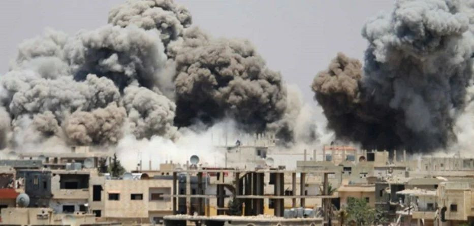 النظام يقصف الحراك بدرعا واحتجاجات ضد "قسد" بدير الزور