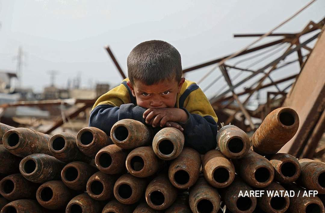 استشهاد طفل وإصابة والده بمخلف...