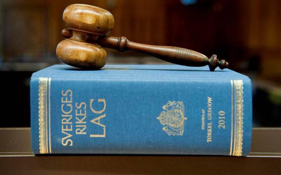 السويد تقاضي مواطنة بتهمة تجني...