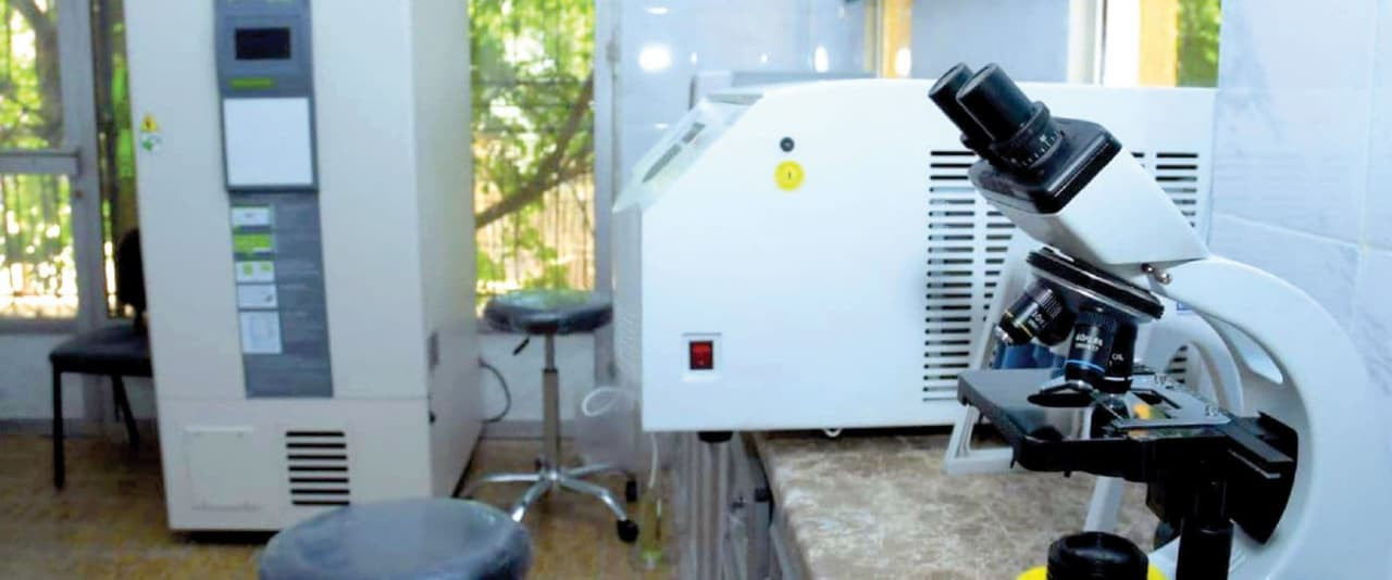 حكومة النظام تلزم المخابر بتعر...