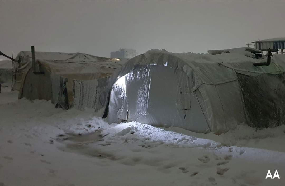 تضرر 47 مخيماً بالعاصفة الثلجي...