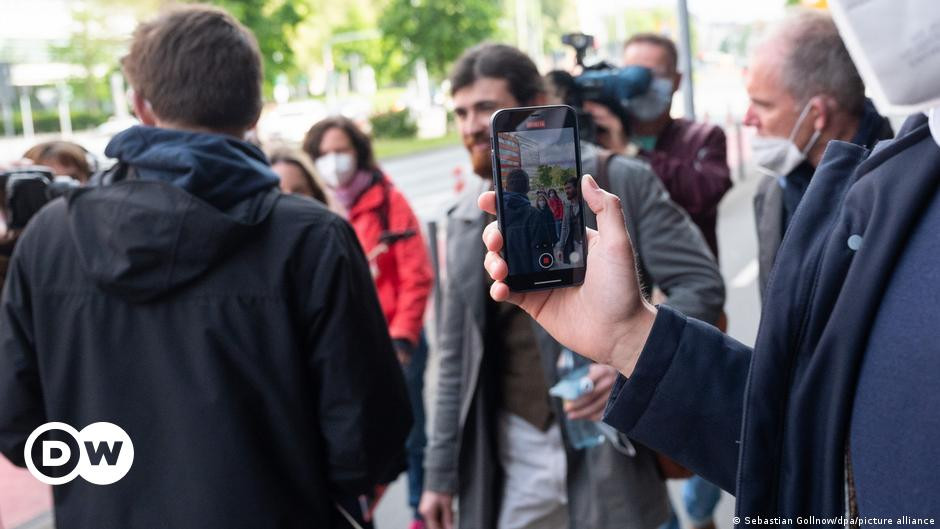 انتحل هوية لاجئ سوري سابقا.. م...