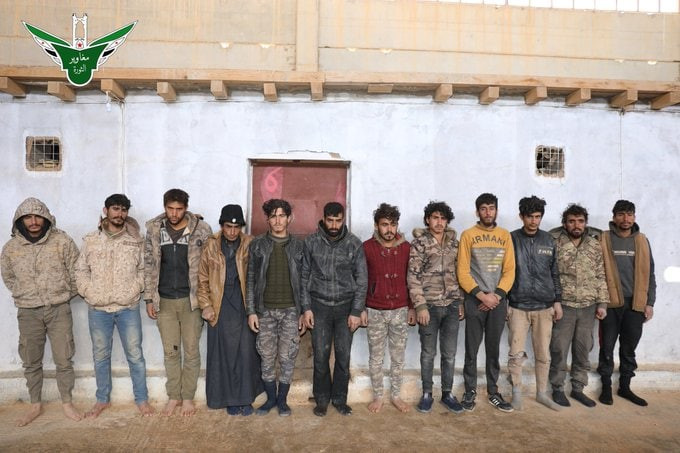 "مغاوير الثورة" يقبض على مجموع...