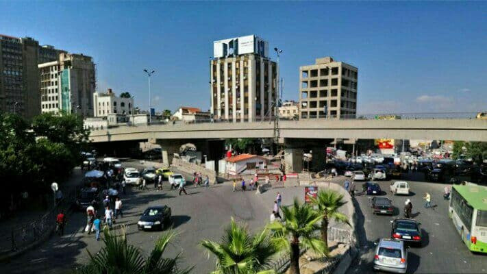 سوق للموبايلات المنشولة وسط دم...