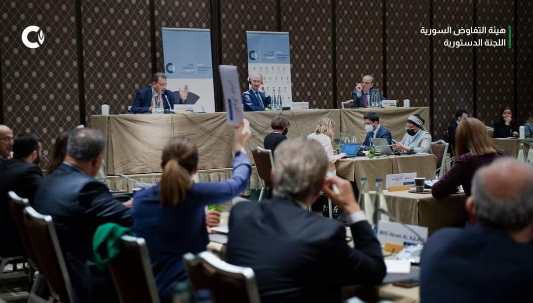 "سميرة مبيض" تفتح النار على عم...