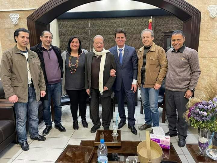 دريد لحام يزور نقابة الفنانين...