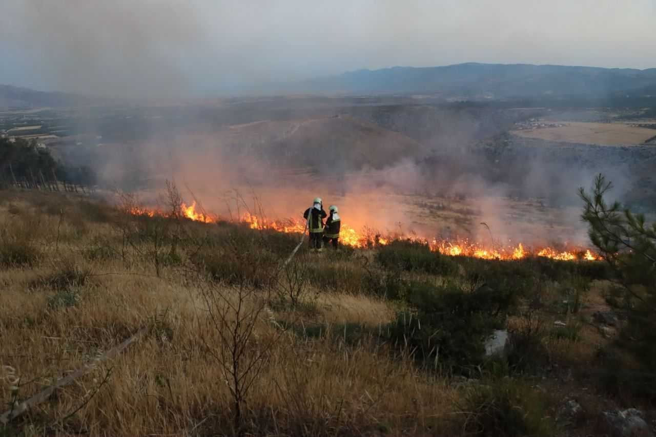 "الدفاع المدني" يعلن إخماد 13...