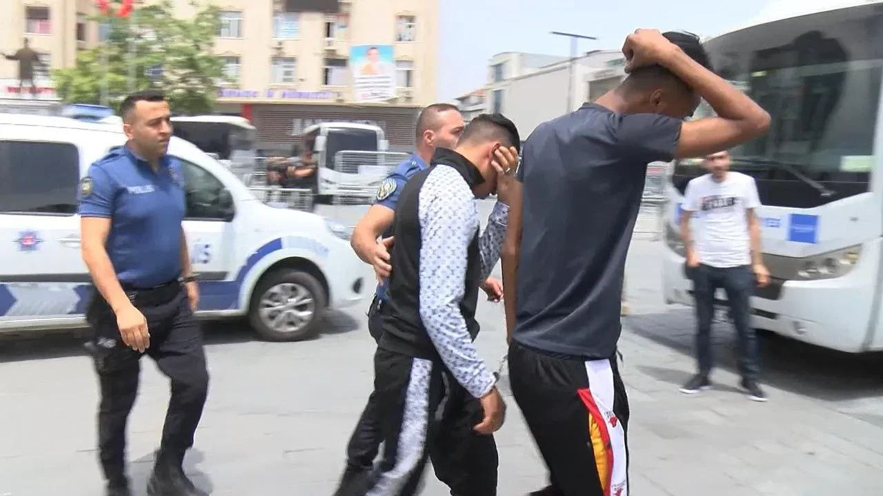 تركيا تعتقل عشرات السوريين في...