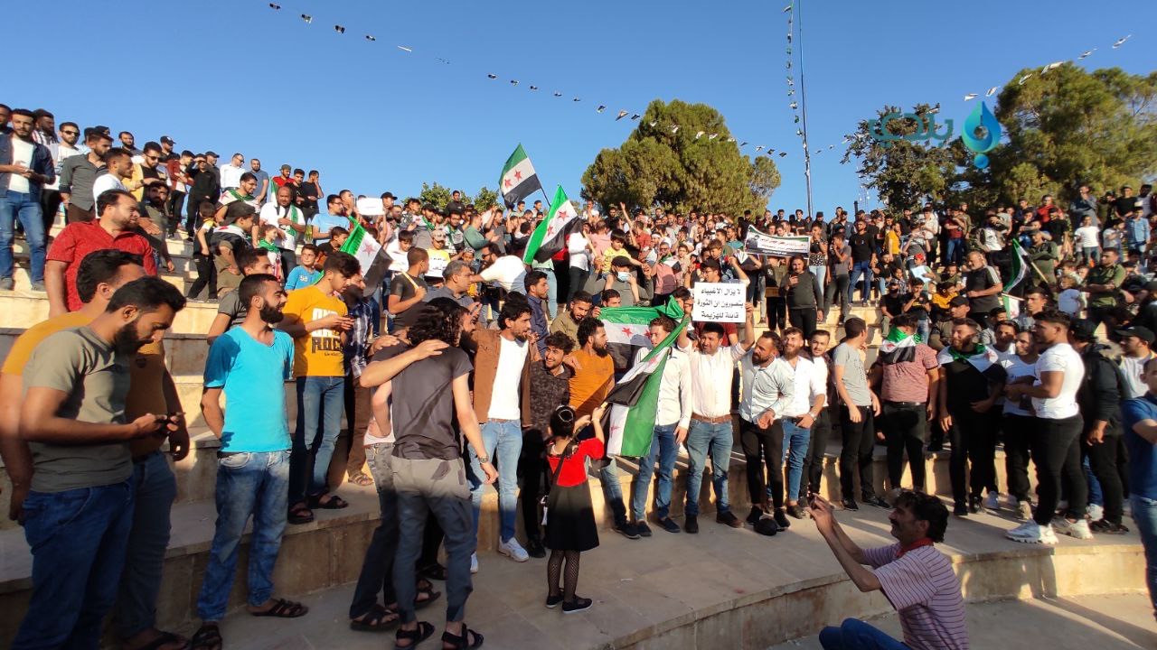 أهالي إدلب يحيون ذكرى استشهاد...