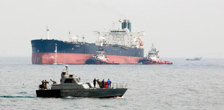 وصول ناقلة نفط لميناء بانياس