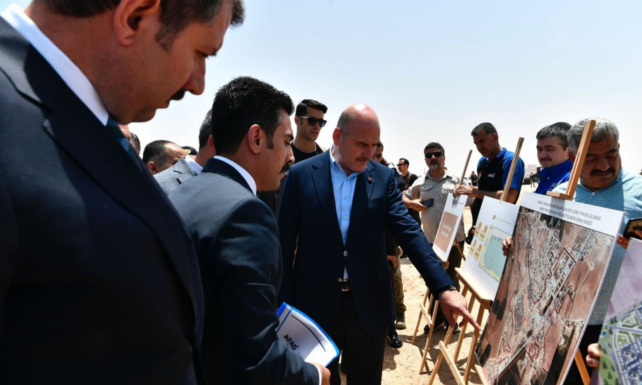 وزير الداخلية التركي يتفقد مشر...