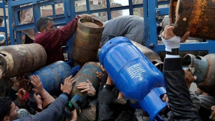 هل تفلح حكومة النظام بحل أزمة...