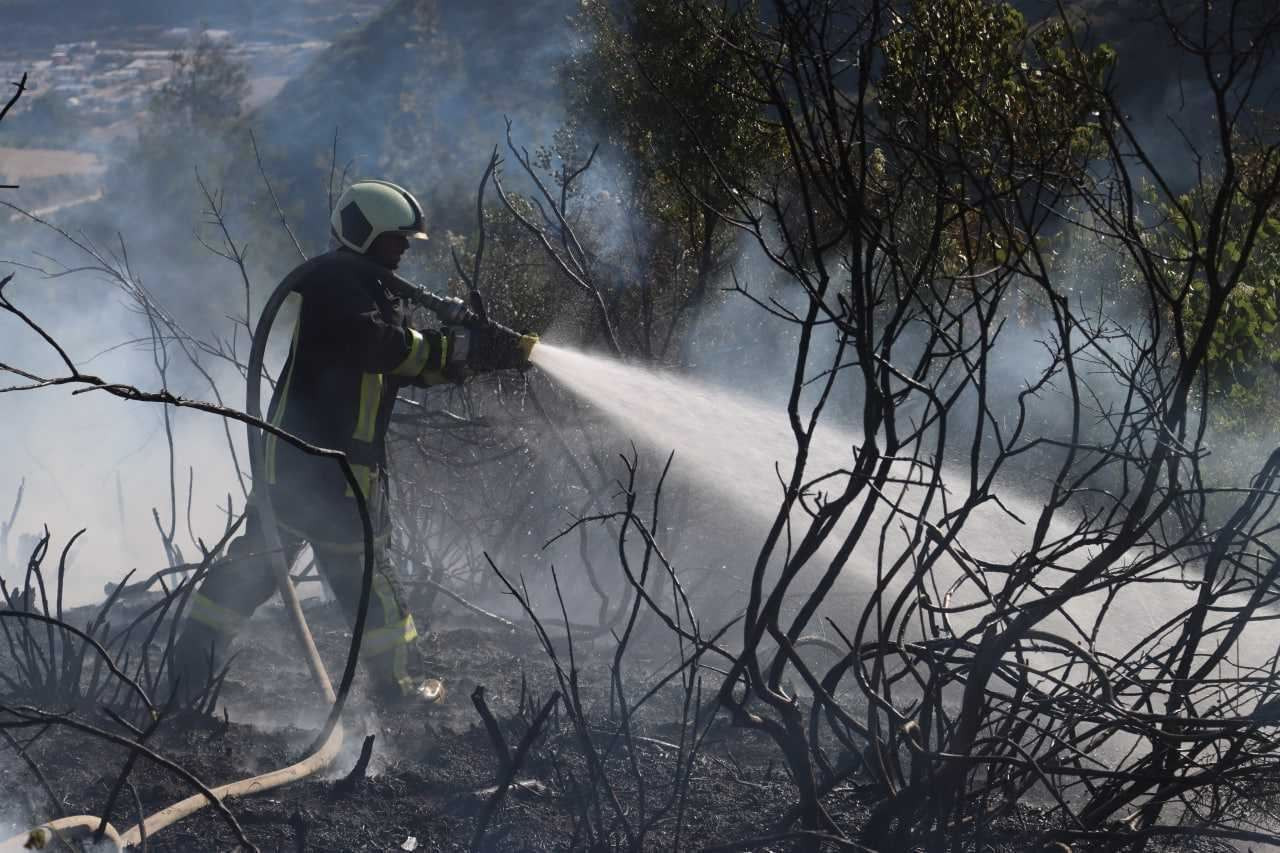 جريح بحوادث سير وحرائق عدّة في...