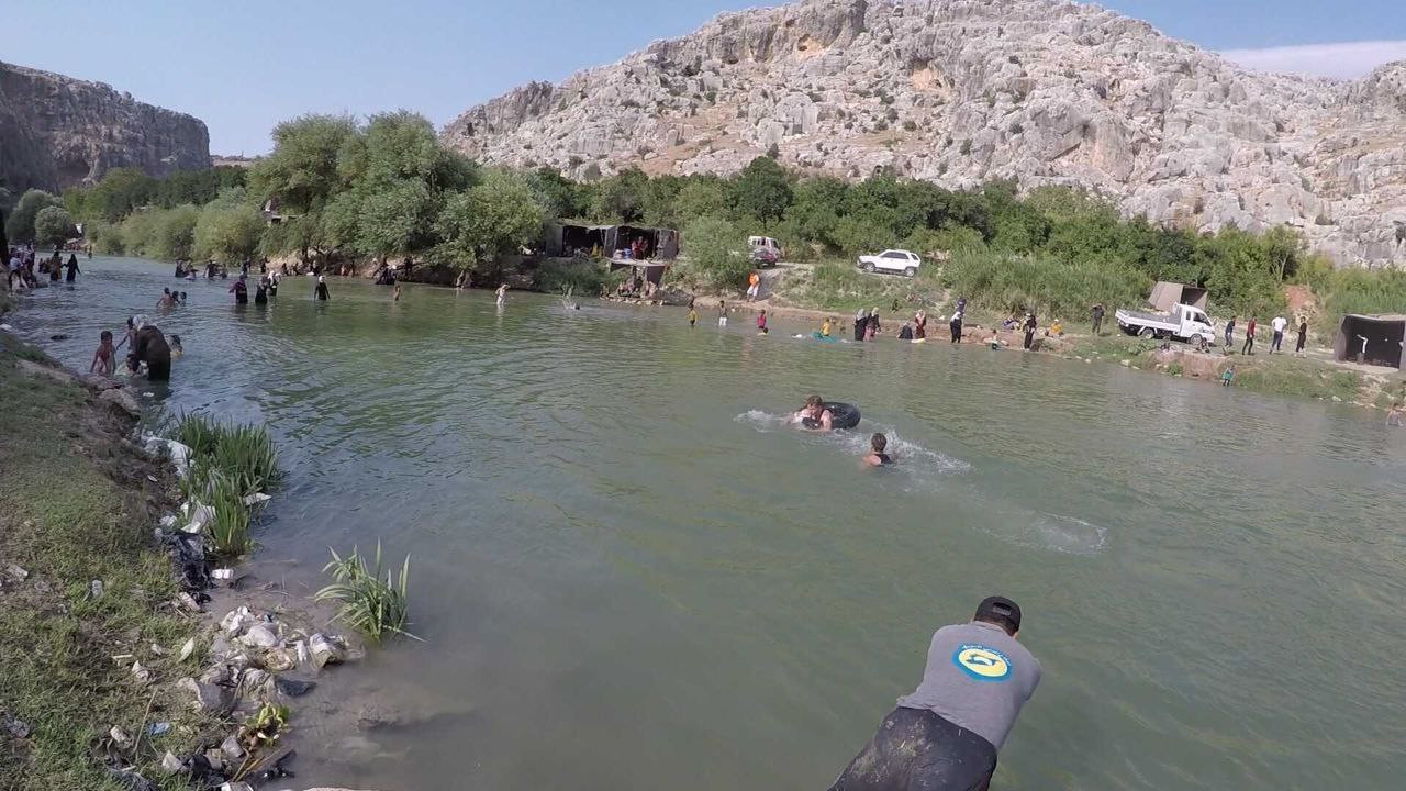 وفاة شاب "غرقاً" ونجاة 20 من ا...