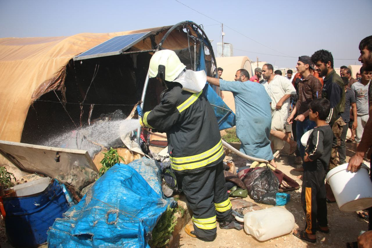 خلال يوم واحد.. حريقان في مخيم...