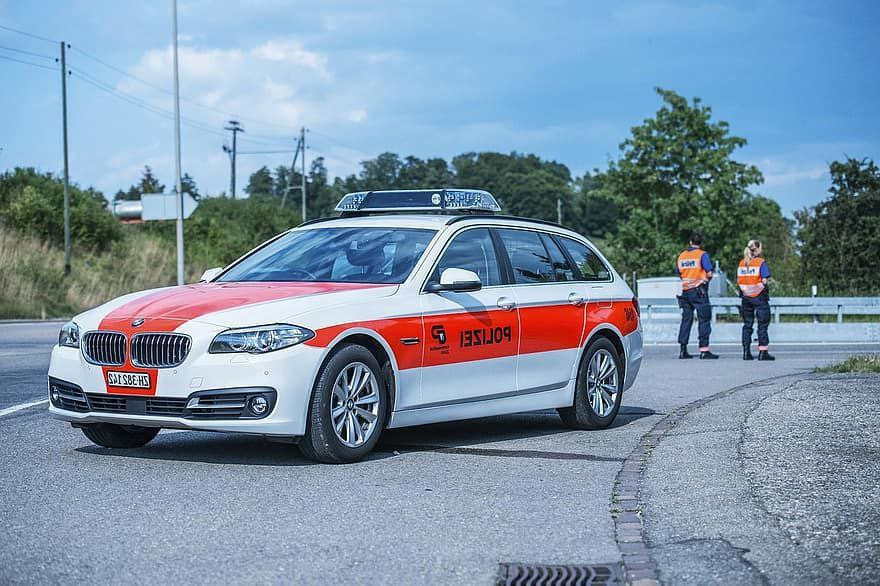 بينهم سوريون.. الشرطة السويسري...