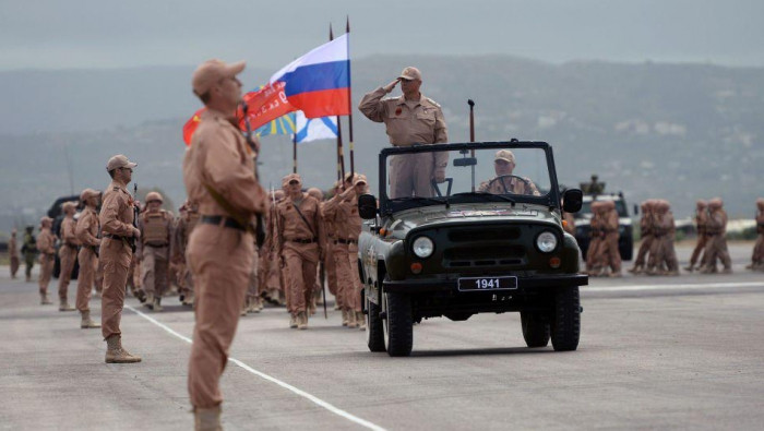 قوات روسية تعتقل 11 إيرانياً ل...