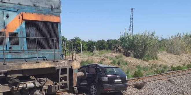 6 إصابات بحادث تصادم قطار مع س...