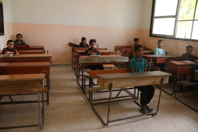 دير الزور.. وقفة احتجاجية لمعل...