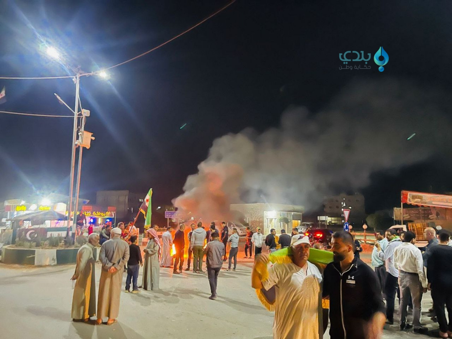 محتجون يقطعون الطرقات رفضا لدخ...