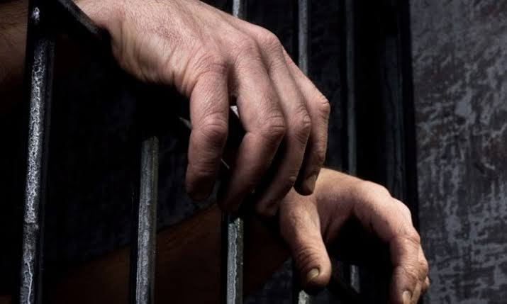 منظمة حقوقية تطالب بالإفراج عن...