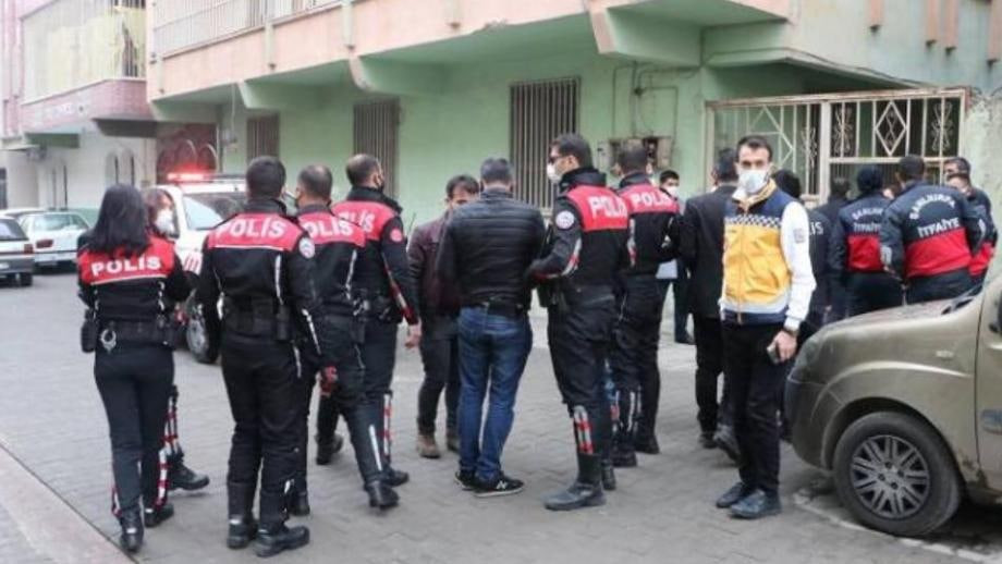 سوري ينهي حياة زوجته أمام أطفا...