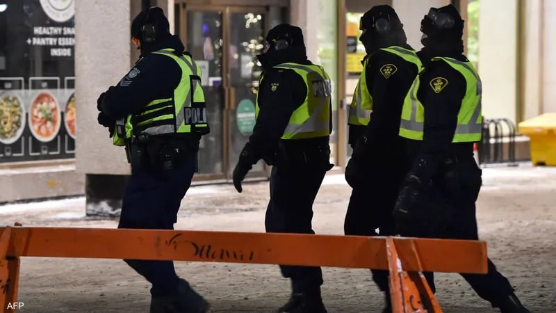 كندا تعتقل امرأتين أعادتهما من...