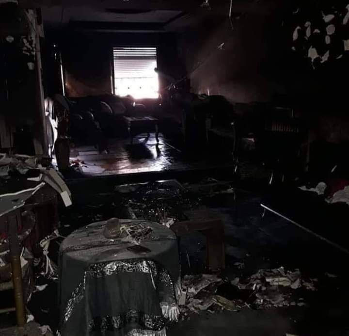 مجهول يشعل النار بغرفة نوم عري...