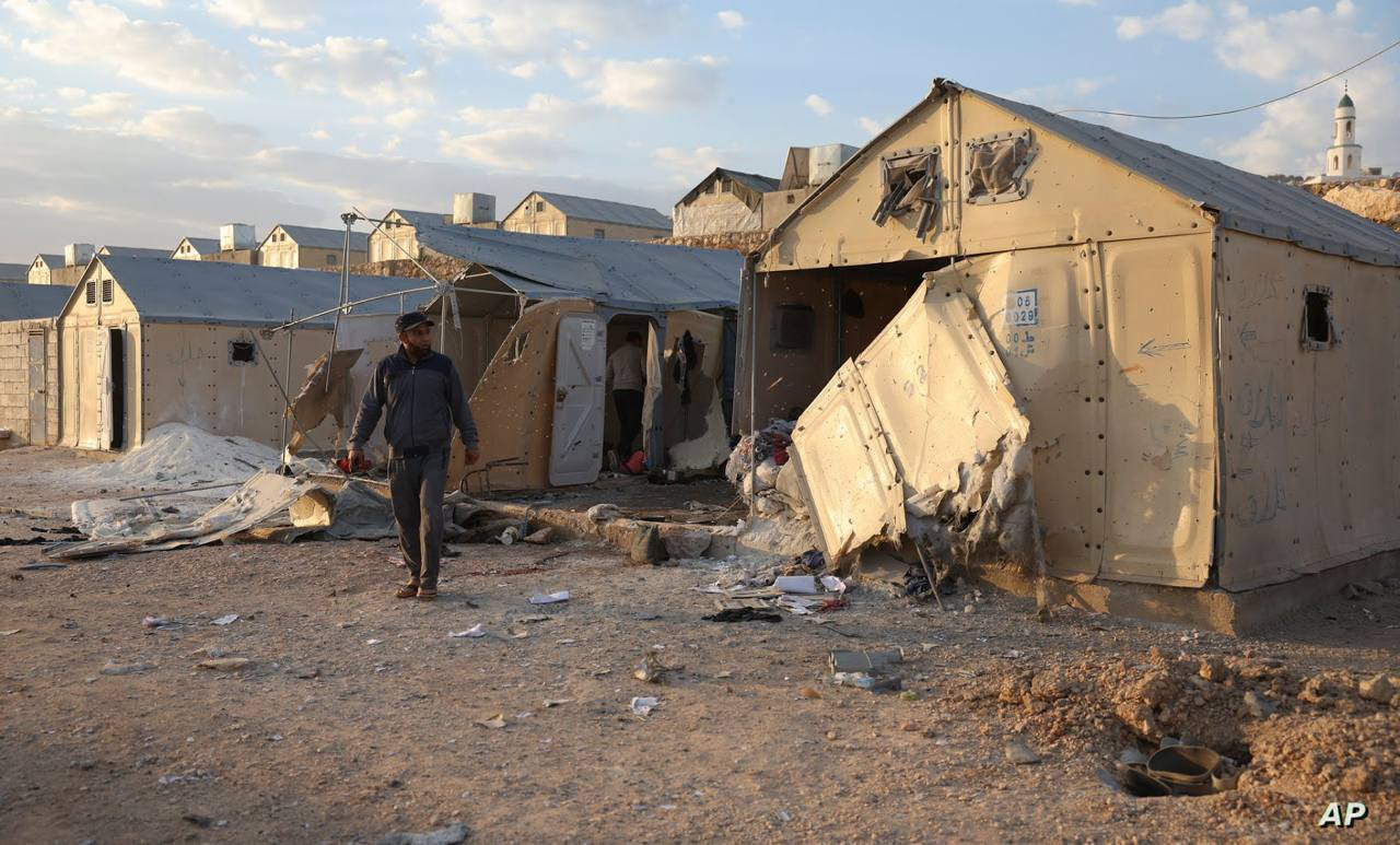 مزاعم روسية حول مخيمات إدلب تث...