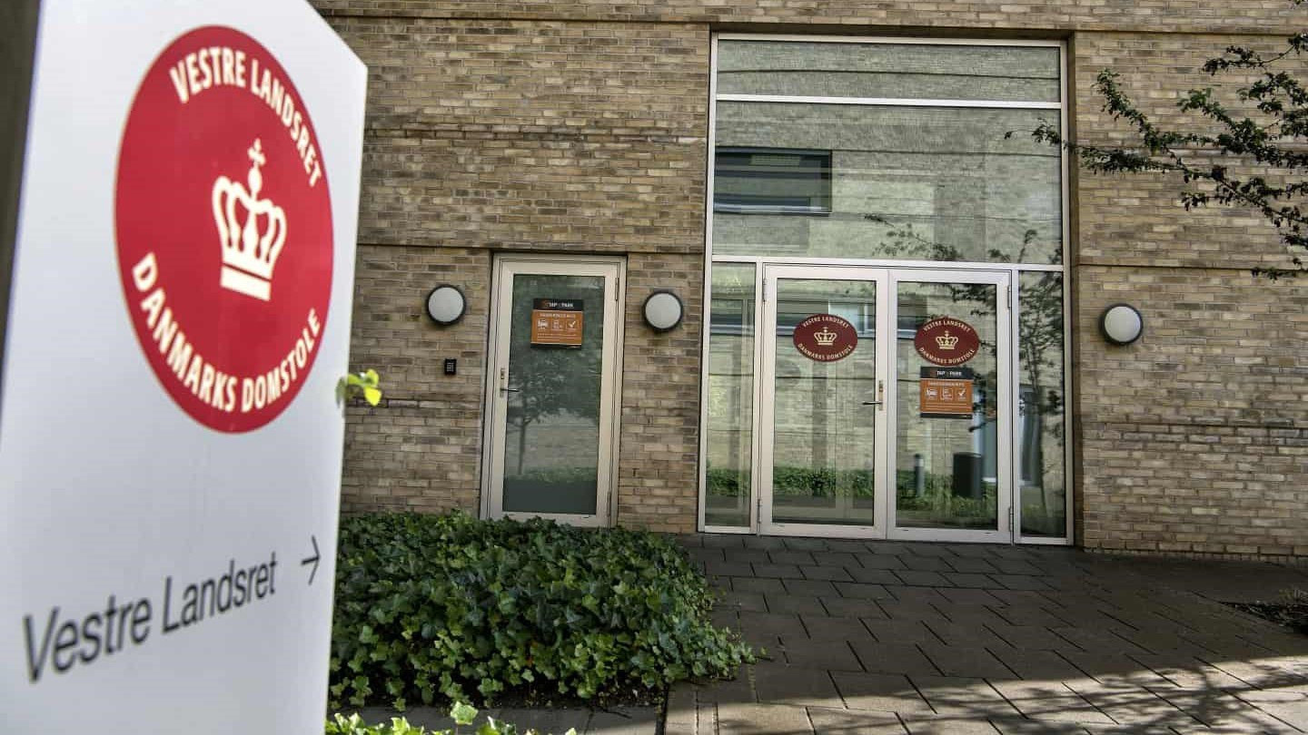 تبرئة ثلاثة سوريين من تهمة اغت...