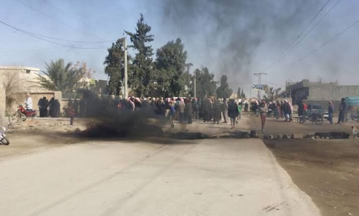 احتجاجات ضد قائد مجلس ديرالزور...