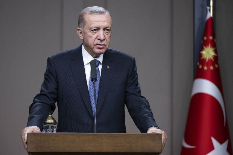 أردوغان: الغرب تصدى للمهاجرين...