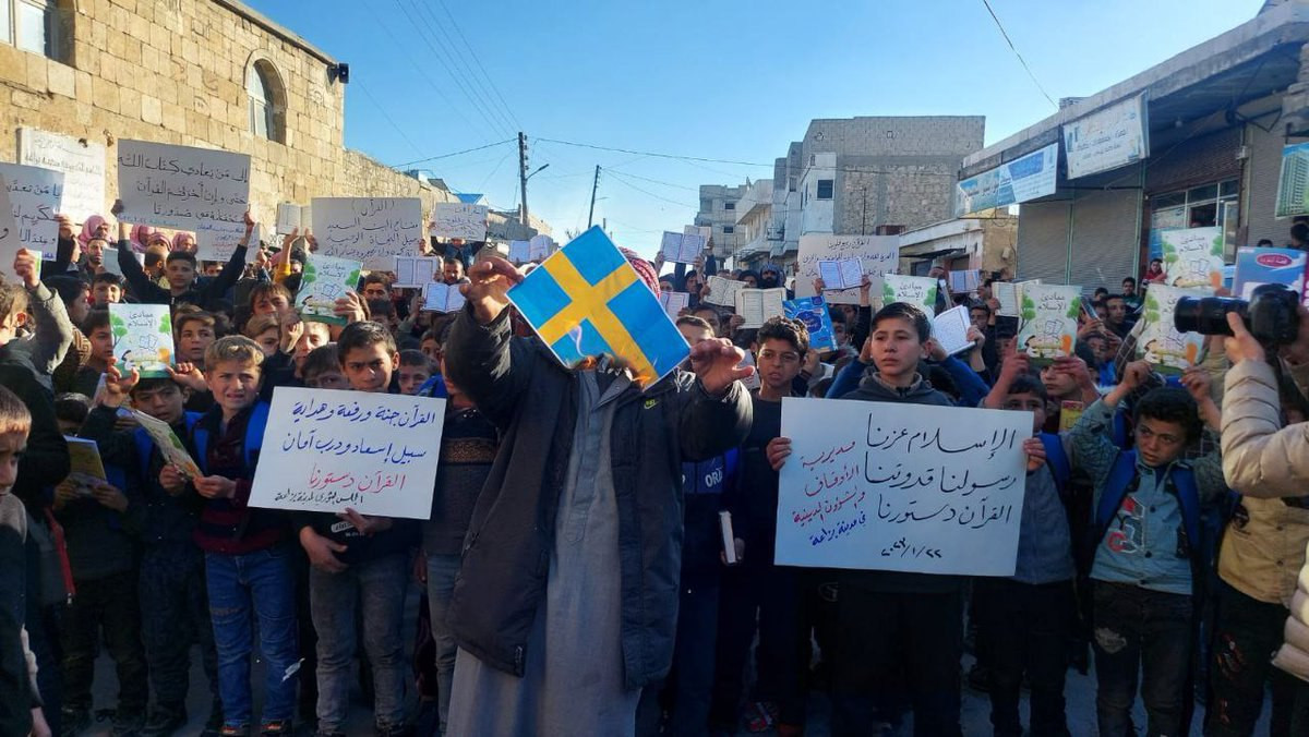 ريف حلب.. احتجاجات على حرق نسخ...