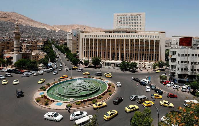 محلل اقتصادي ينتقد قرار المصرف...