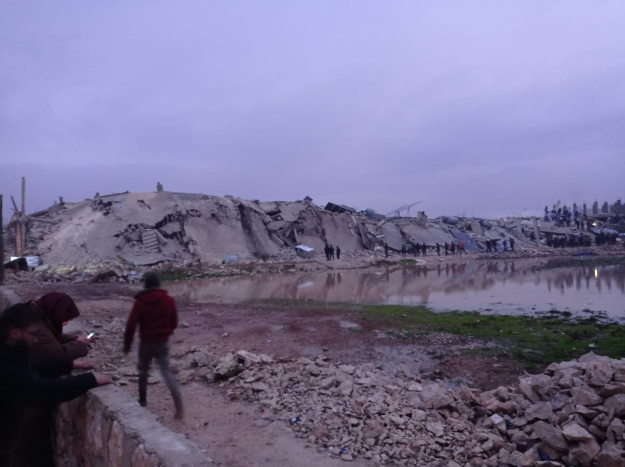 "أحياء سويت بالأرض".. زلزال مد...