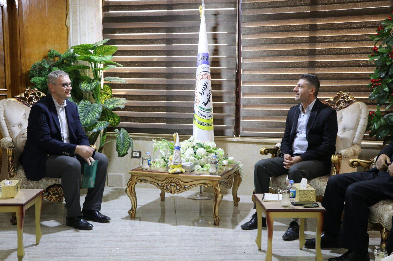 الإدارة الذاتية تسلم وفداً سلو...