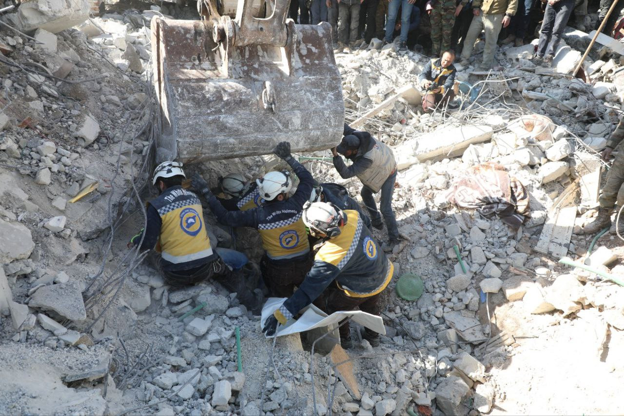 منظمة أمريكية تدعم "الخوذ البي...