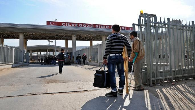 معبر جرابلس يعلّق إجازات الزلز...