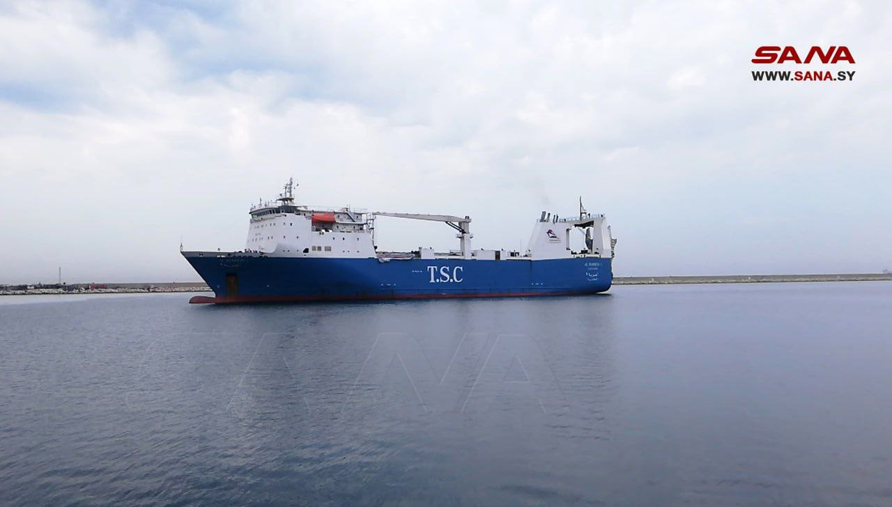 وصول سفينة مصرية إلى ميناء الل...