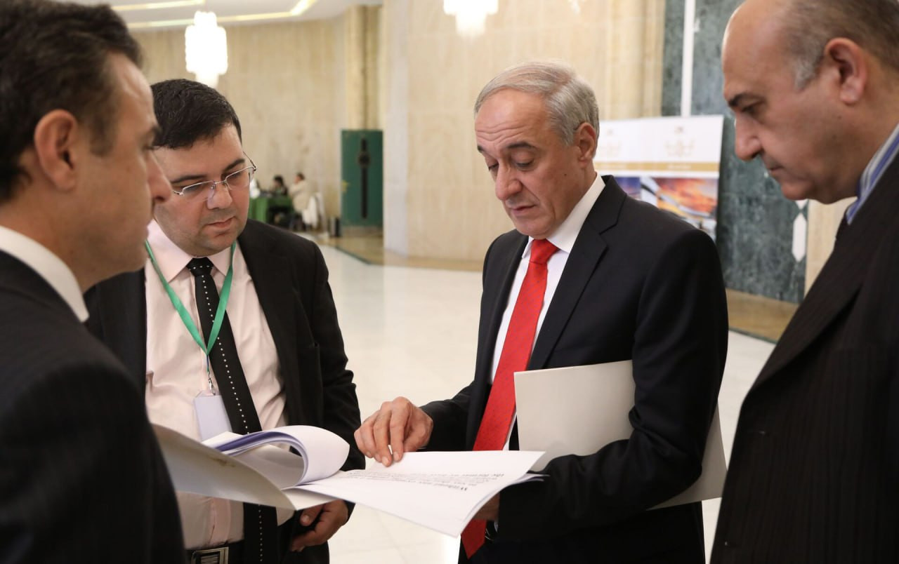 وفد النظام يتوجه إلى موسكو للم...