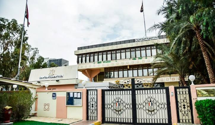 سفارة النظام بالإمارات توقف اس...