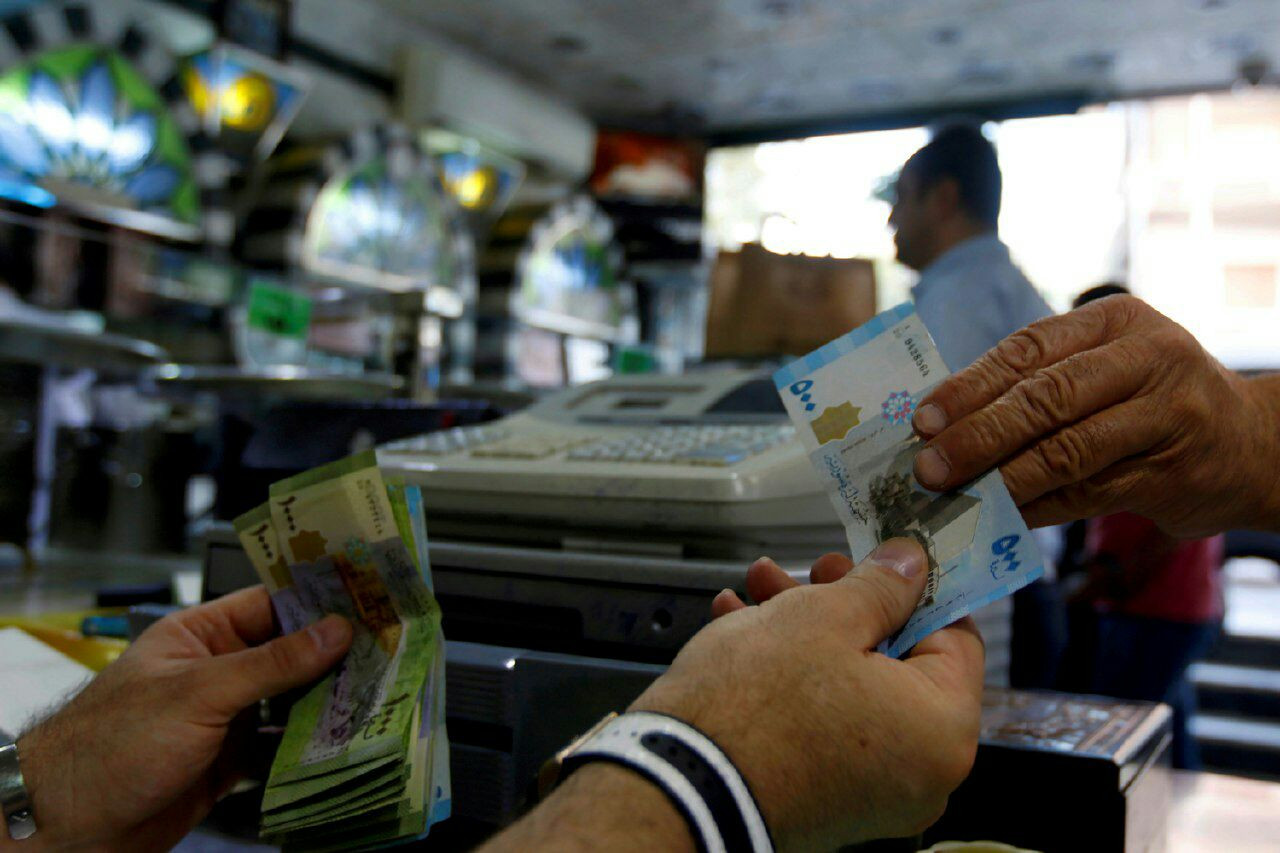 تراجع في سعر صرف الليرة أمام ا...