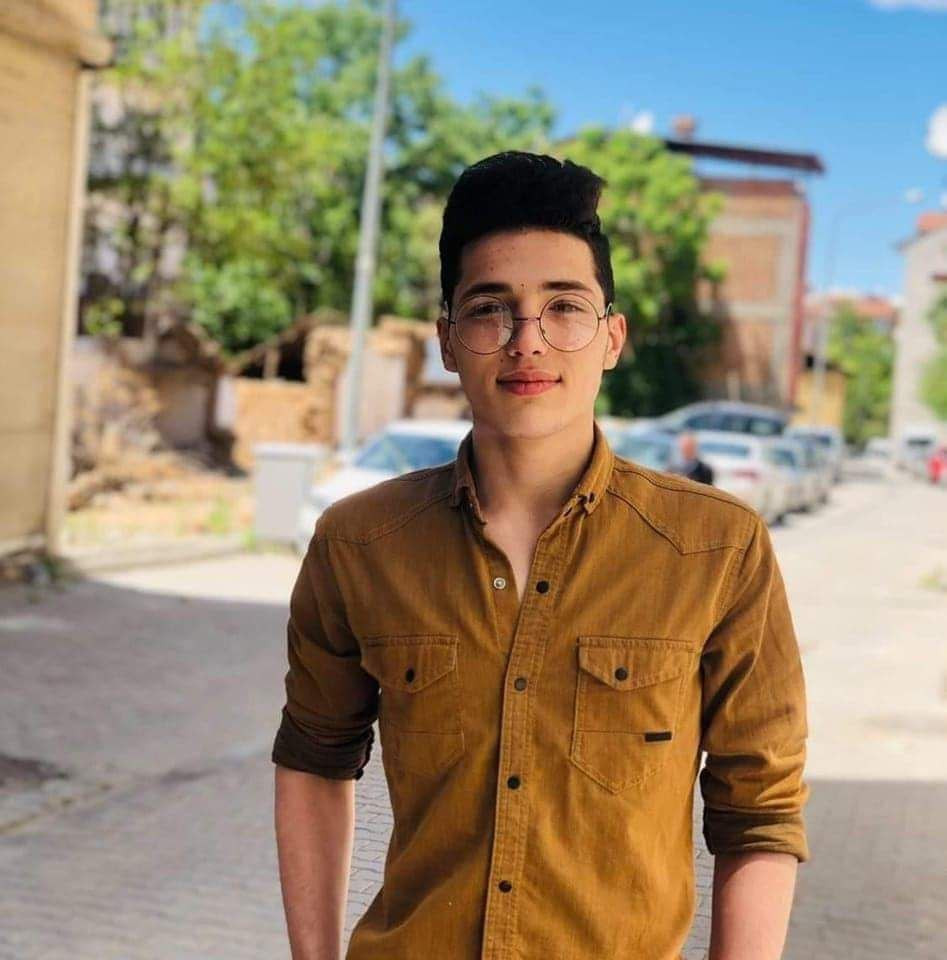 بعد ترحيله من تركيا.. شاب ينهي حياته شنقا بريف حلب