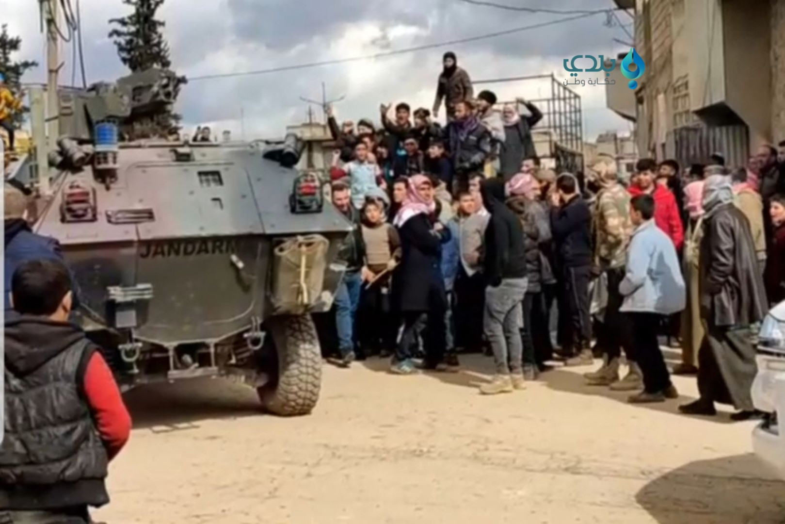 شرطة إعزاز تعتقل عائلة مهجرة م...