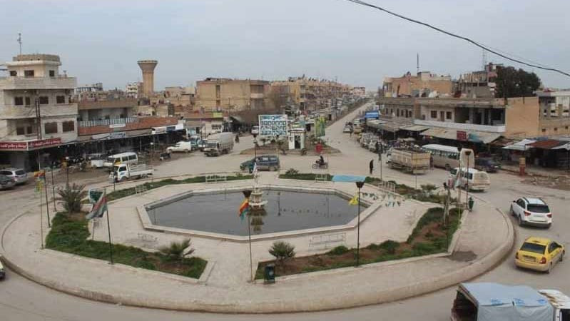 ألقت نفسها من سطح منزلها.. شاب...