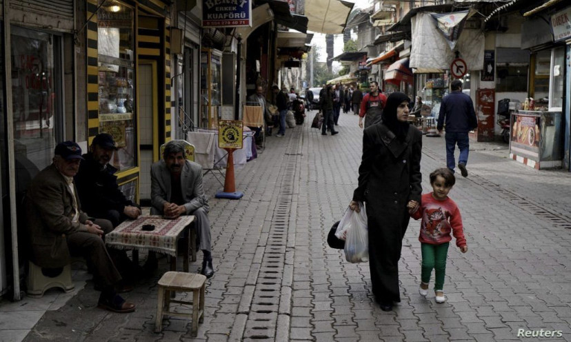 موقف عنصري من قبل برلماني تركي...