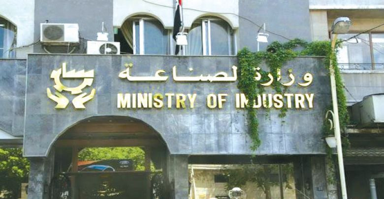 حكومة النظام تدفع الصناعيين إل...